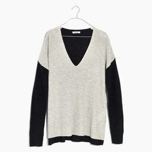 warmlight v-neck pullover sweater in colorblock